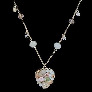 🩷💐Betsey Johnson Elegant Heart-shaped Floral Beaded Pendant Necklace - NWT
